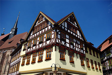 Une maison sur la place du vieux march�