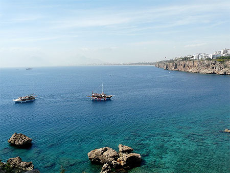 Voiliers dans la baie d'Antalya