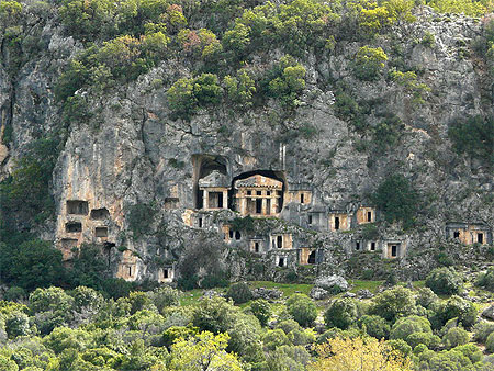 Tombeaux lyciens sur la falaise de Pinara