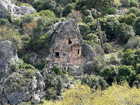 Tombeaux lyciens sur la falaise de Pinara