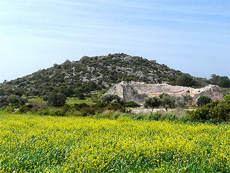 Le th��tre et les champs de Patara