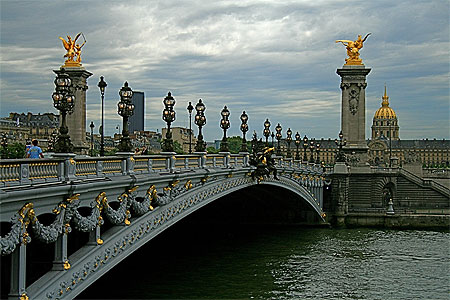 Paris -le pont Alexandre III- les Invalides