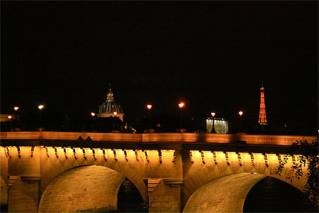 Paris la nuit-le pont Neuf-tour Effeil