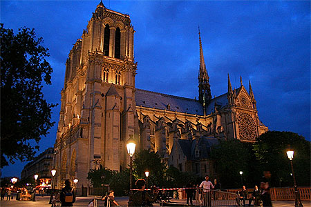 Notre Dame le soir