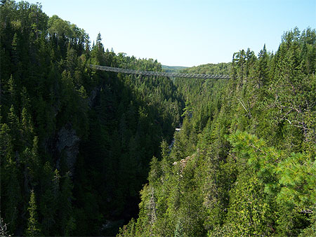 Passerelle suspendue