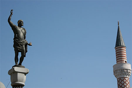 Philippe II de Mac�doine et le minaret
