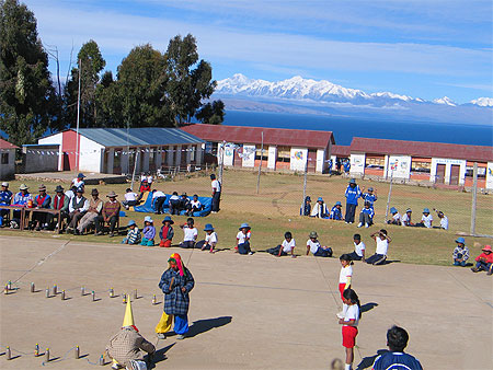 Ecole bolivienne sur le lac Titicaca