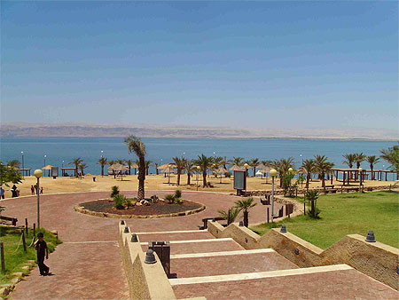 Plage sur les bords de la mer morte