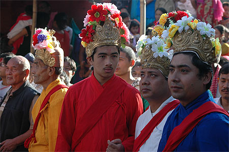Cinq Bouddha dans la F�te de KUMARI