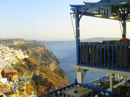 Thira, Vue de ses hauteurs une journ�e de septembre 2008