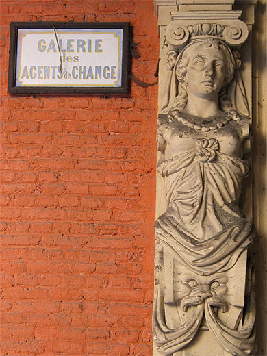 La Vieille Bourse - Ornement cour int�rieure