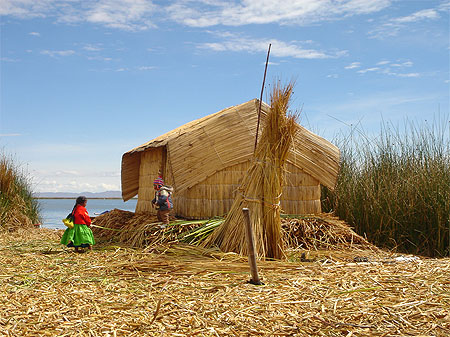 Iles flottantes Uros sur le lac Titicaca