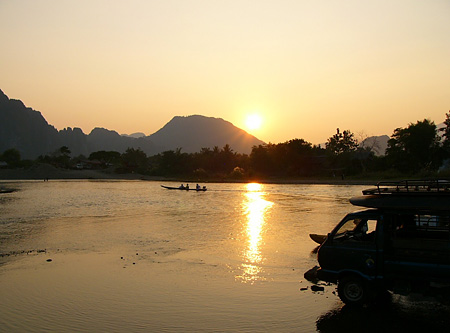 Coucher de soleil sur la Nam Song