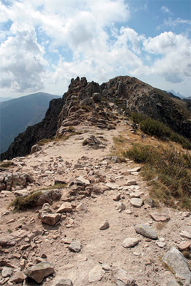 Chemin en cr�te sur la route du GR20