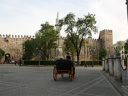 Devant l'Alcazar