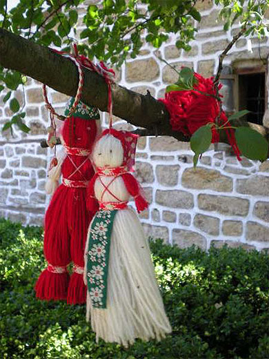 La "martenitsa"-unique tradition populaire au monde