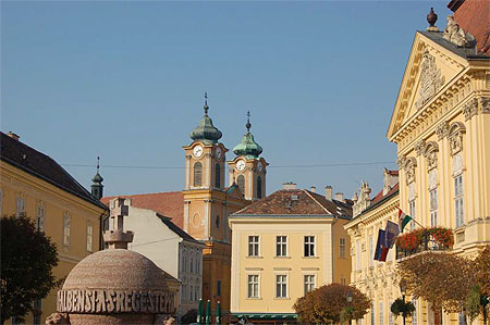 Le centre ville de Sz�kesfeh�rv�r (palais �piscopal)