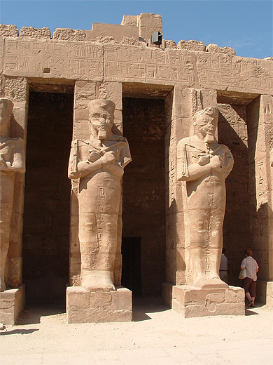 Dans le temple