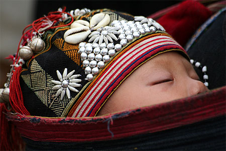 Enfant Hmong endormi