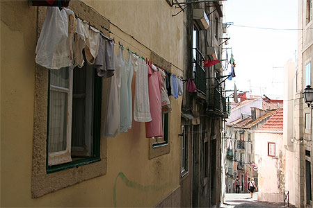 Une rue du quartier de l'Alfama