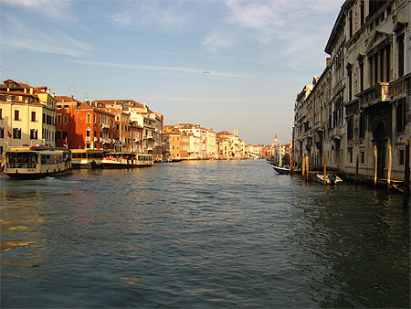 Vue sur le grand Canal depuis le Tragettho