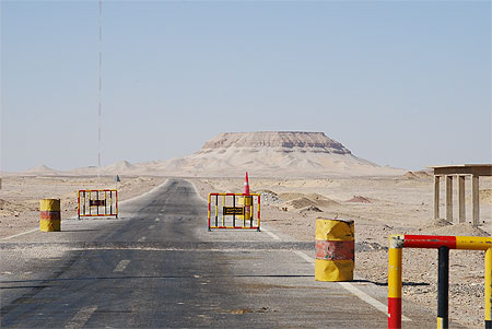 Check point en plein d�sert