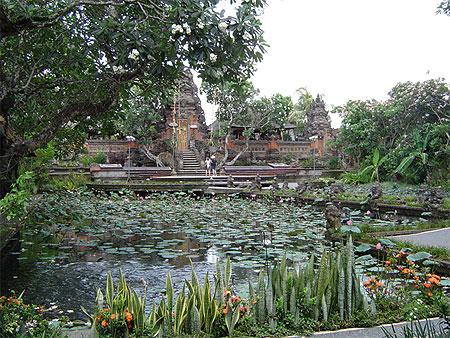 restaurant et temple � Ubud