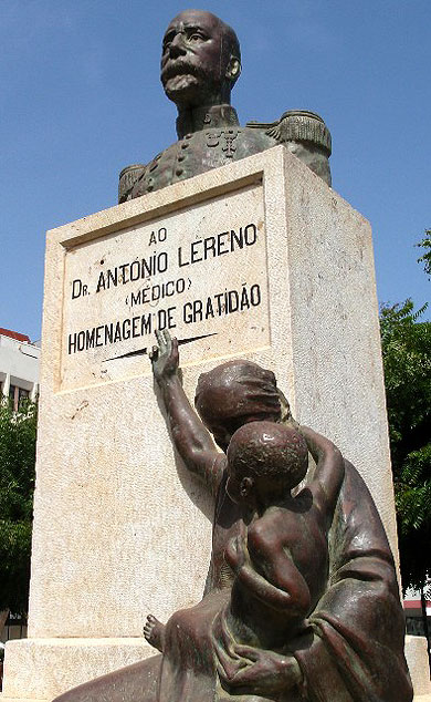 Statue sur la place