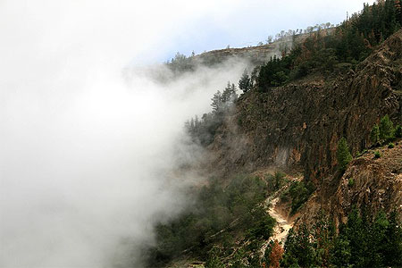 Tomb�e de brouillard sur le crat�re