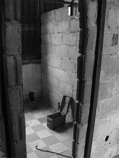 Mus�e du g�nocide, chambre de d�tention