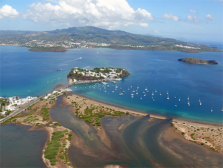 La baie de Dzaoudzi vue du ciel
