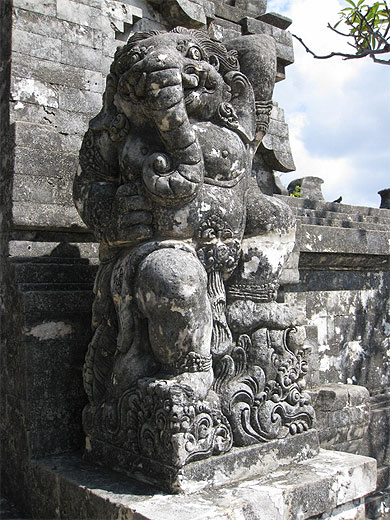 Statue du Pura Uluwatu