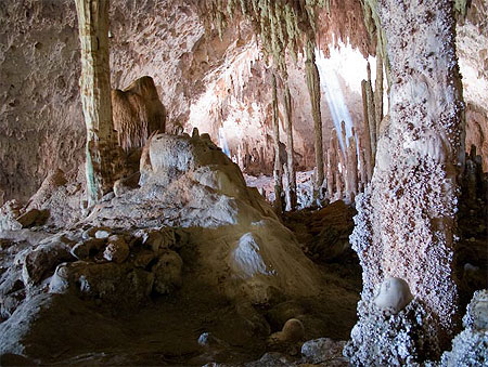 Grottes d'Anjohib�