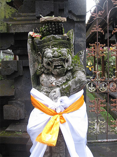 Statue � Besakih