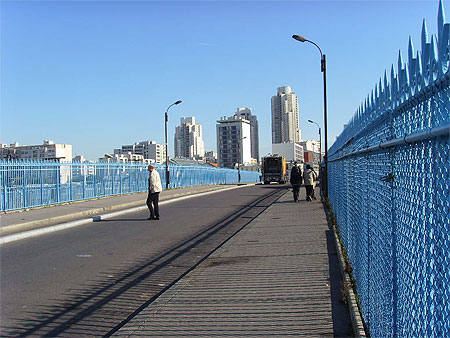Pont de chemin de fer pr�s du 104