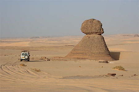Alg�rie - Hoggar - Tin Akachaker - Bye bye chameau japonais !