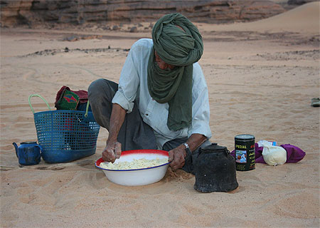 Alg�rie - Hoggar - Pr�paration de la taguella