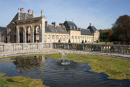 Les d�pendances du ch�teau de Vaux-le-Vicomte