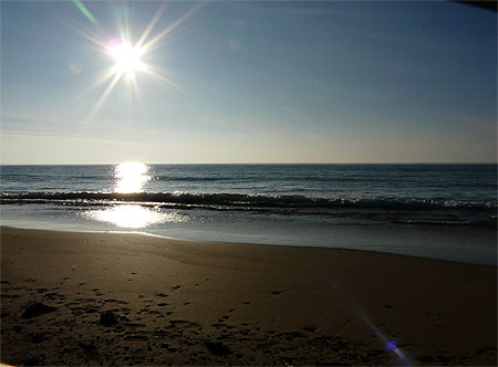 Coucher de soleil sur la plage de Breidavik
