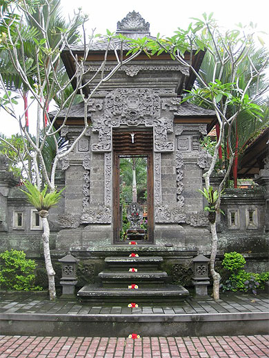 Temple du c�t� de Campuan