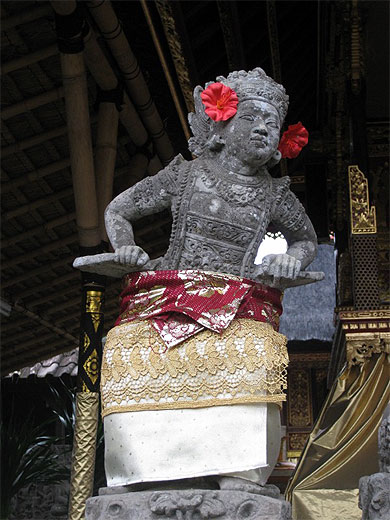 Au Temple Pura Taman Kemuda Saraswati