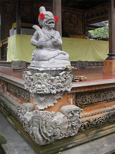 Au Temple Pura Taman Kemuda Saraswati
