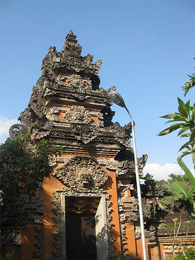Au Temple Pura Taman Kemuda Saraswati