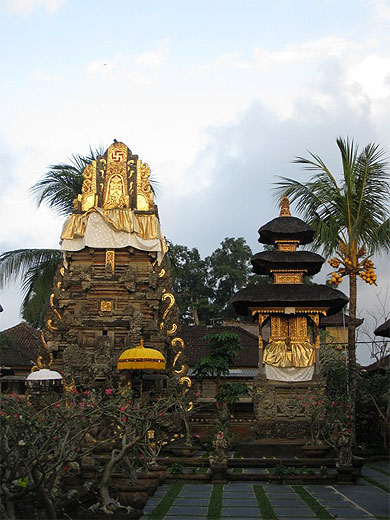 Au Temple Pura Taman Kemuda Saraswati