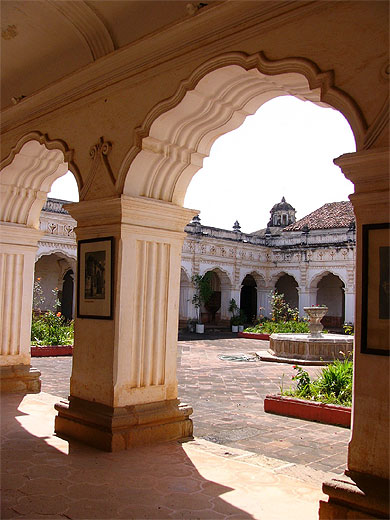 Cour de l'universit� de San Carlos