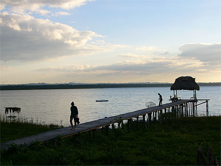 Flores, retour de p�che au lac Peten