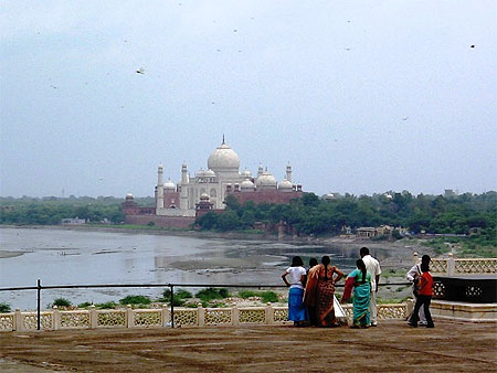 Le Taj Mahal de loin