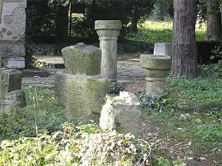Le cimeti�re qui entoure l'�glise de Boyana