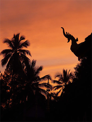Coucher de soleil sur le temple