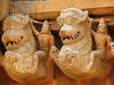Les statues des guerriers Chola